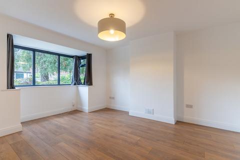 3 bedroom semi-detached house to rent, Manor Crescent, Knutsford