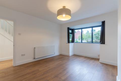 3 bedroom semi-detached house to rent, Manor Crescent, Knutsford