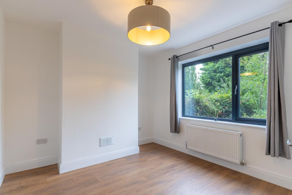 11 Manor Crescent-7