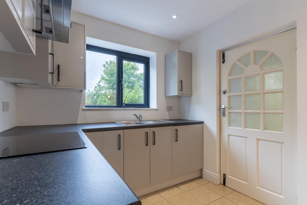 11 Manor Crescent-6