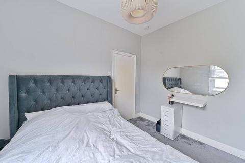 1 bedroom flat for sale, Marmont Road, Peckham, London, SE15