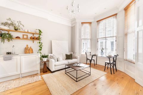 1 bedroom flat for sale, Campden Hill Gardens, Notting Hill, London, W8