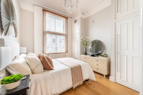 1 bedroom flat for sale, Campden Hill Gardens, Notting Hill, London, W8