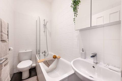 1 bedroom flat for sale, Campden Hill Gardens, Notting Hill, London, W8