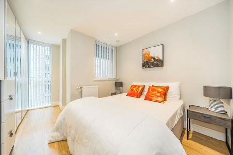 2 bedroom flat to rent, Plough Lane, London SW17