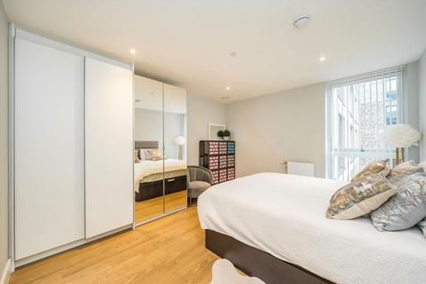 2 bedroom flat to rent, Plough Lane, London SW17