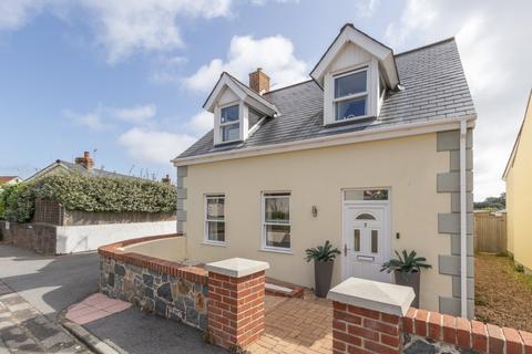 3 bedroom detached house for sale, 2 Clos Sabllounnaeux, Sandy Hook, St Sampson's, Guernsey
