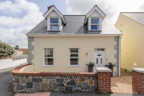 3 bedroom detached house for sale, 2 Clos Sabllounnaeux, Sandy Hook, St Sampson's, Guernsey