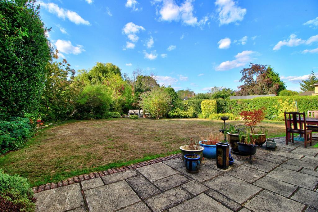 Wide Rear Garden