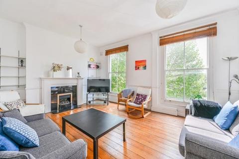 4 bedroom flat for sale, St Johns Hill, London, SW11
