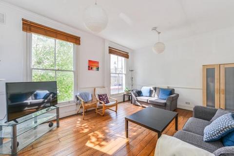 4 bedroom flat for sale, St Johns Hill, London, SW11