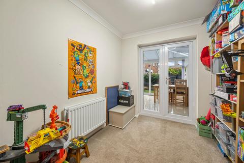 25 Bramshill Avenue, Kettering, NN16 9FL