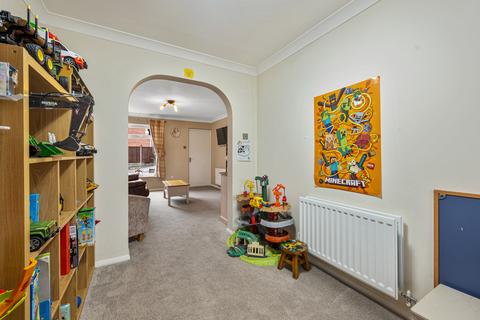 25 Bramshill Avenue, Kettering, NN16 9FL