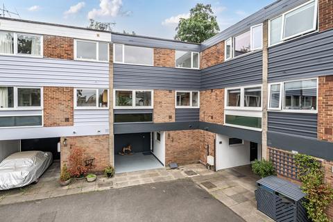 High Point, Weybridge, KT13