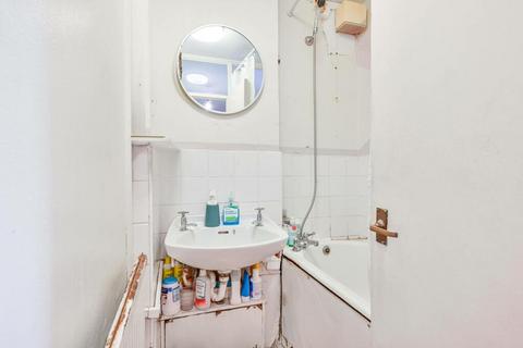 3 bedroom maisonette for sale, HACKNEY E8