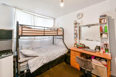 3 bedroom maisonette for sale, HACKNEY E8