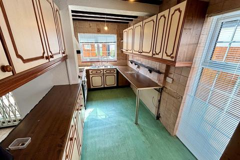 3 bedroom end of terrace house to rent, Beamway, Dagenham, RM10