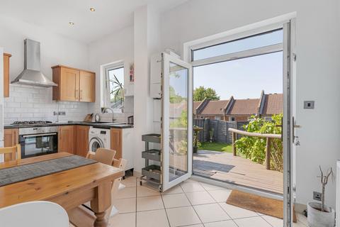 22 Mountbatten Close, London, SE19 1AP