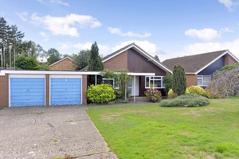 3 bedroom detached bungalow for sale, Summerlands, Cranleigh