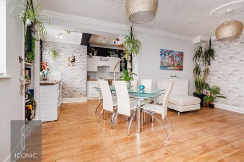 2 bedroom property for sale, Newmarket Street, Norwich
