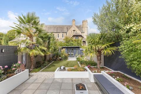 11 Elm Crescent, London, W5 3JW
