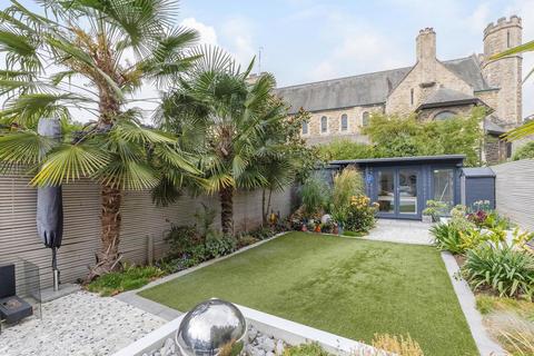 11 Elm Crescent, London, W5 3JW