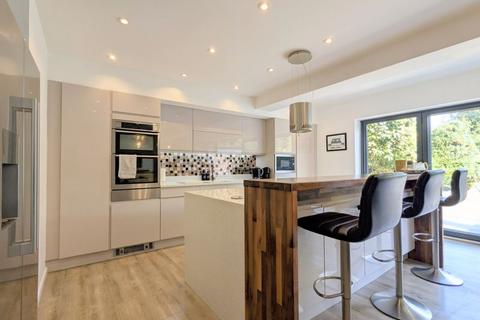 4 bedroom property to rent, Golf Open 2026 - Bickerton Road, Birkdale - Sleeps 8