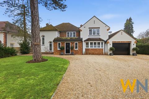 4 bedroom detached house for sale - Roundwood Avenue, Hutton Mount, Brentwood CM13