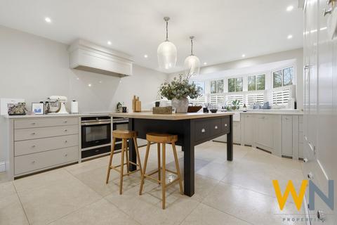 4 bedroom detached house for sale, Roundwood Avenue, Hutton Mount, Brentwood CM13