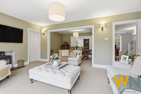 4 bedroom detached house for sale, Roundwood Avenue, Hutton Mount, Brentwood CM13