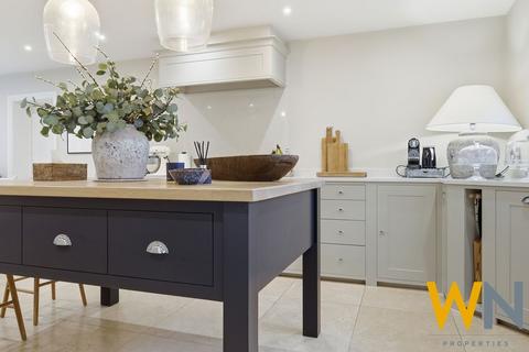 4 bedroom detached house for sale, Roundwood Avenue, Hutton Mount, Brentwood CM13