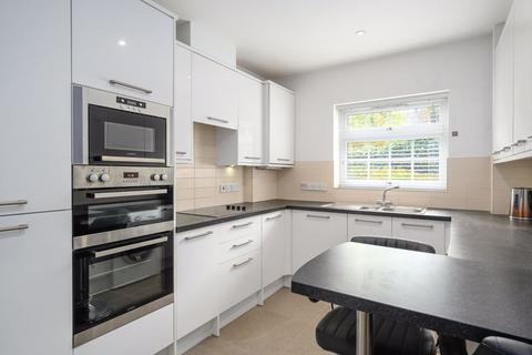 undefined, Oatlands Chase, Weybridge