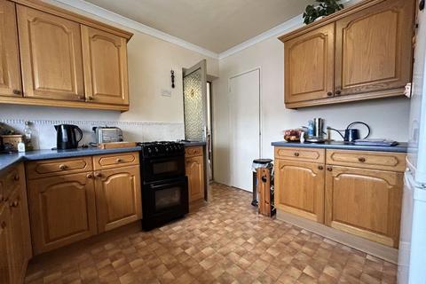 3 bedroom semi-detached house for sale, Derwent Drive, Dunstable