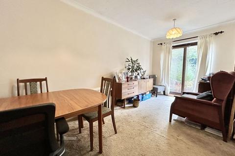 3 bedroom semi-detached house for sale, Derwent Drive, Dunstable