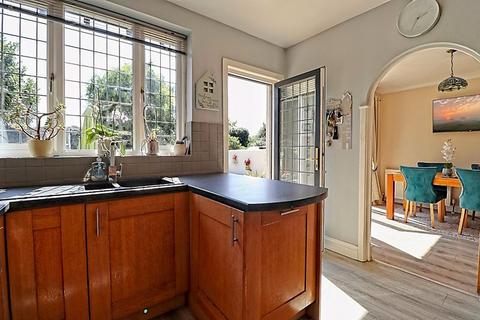 3 bedroom semi-detached house for sale, 21 Homestead Gardens, Hadleigh
