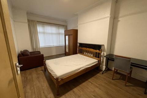 4 bedroom house to rent, Harley Avenue, M14