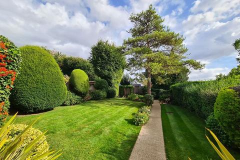 13 Dawnay Road, Bookham, Leatherhead, KT23 4PE
