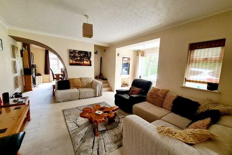 13 Dawnay Road, Bookham, Leatherhead, KT23 4PE