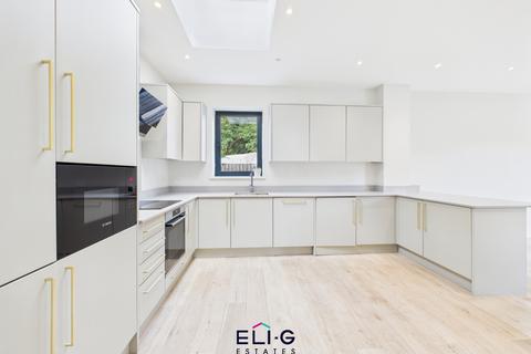 2 Albert Road, London, NW7 4RX
