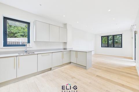 2 Albert Road, London, NW7 4RX