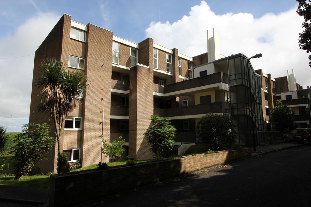 Clwyd, Northcliffe, Penarth 2 bed flat £139,950