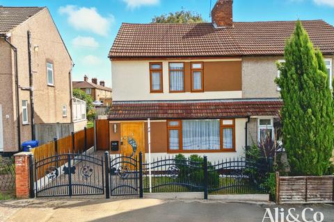 3 bedroom semi-detached house for sale, First Avenue, Grays