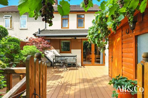 3 bedroom semi-detached house for sale, First Avenue, Grays