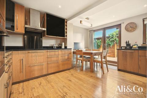 3 bedroom semi-detached house for sale, First Avenue, Grays