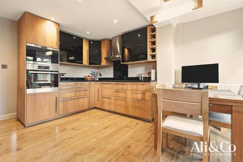 3 bedroom semi-detached house for sale, First Avenue, Grays