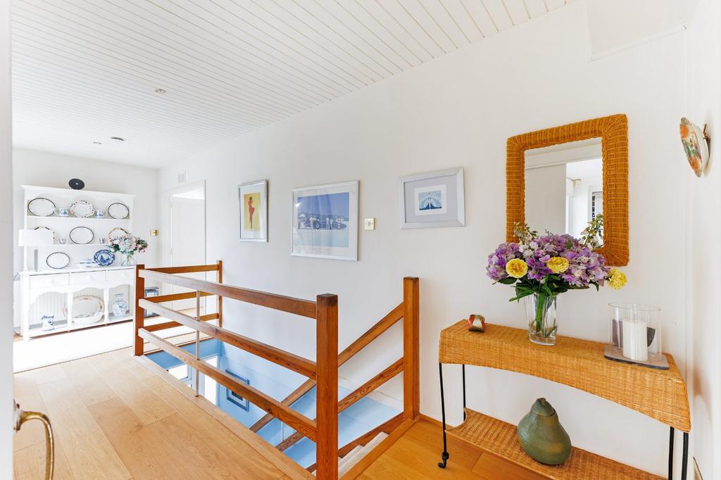 Hall/Landing