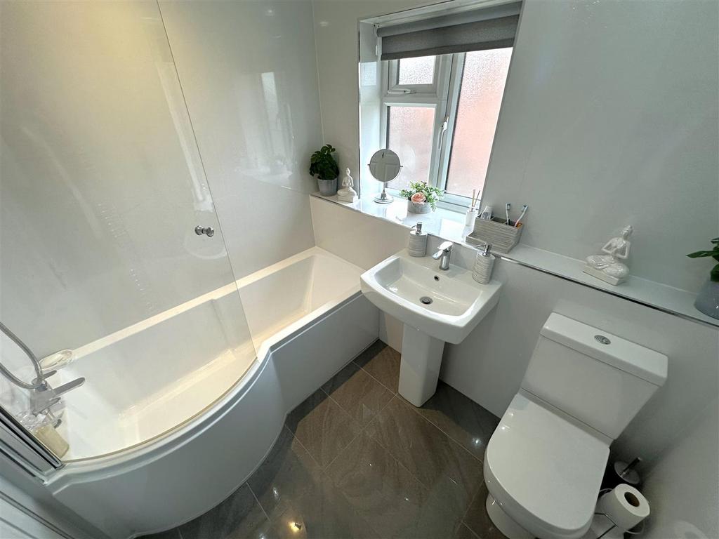 Stylish Modern Bathroom 605