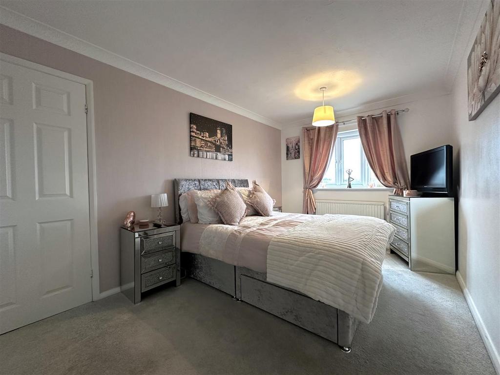 Master Bedroom 577