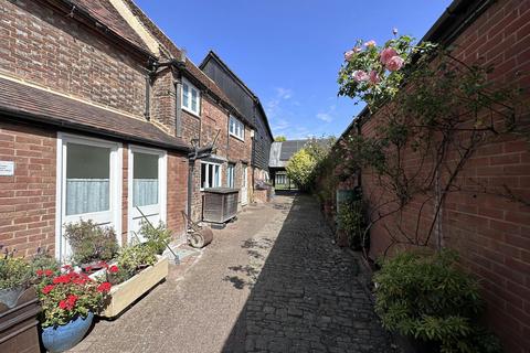 Office to rent, 8 Upper High St Thame OX9 3ER