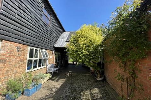 Office to rent, 8 Upper High St Thame OX9 3ER